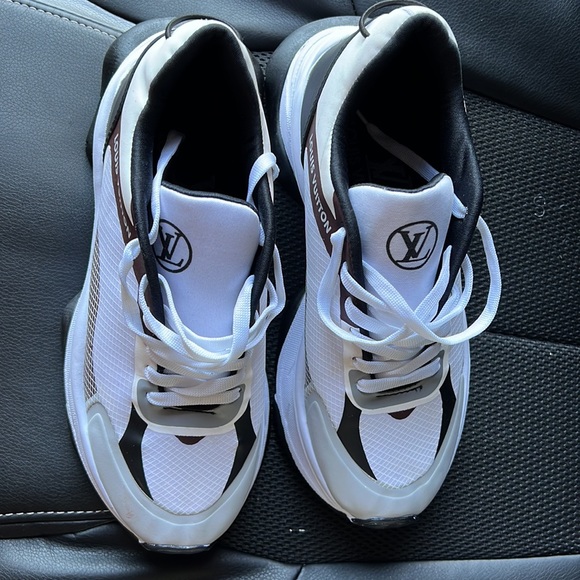 Louis Vuitton sneakers - Picture 2 of 3